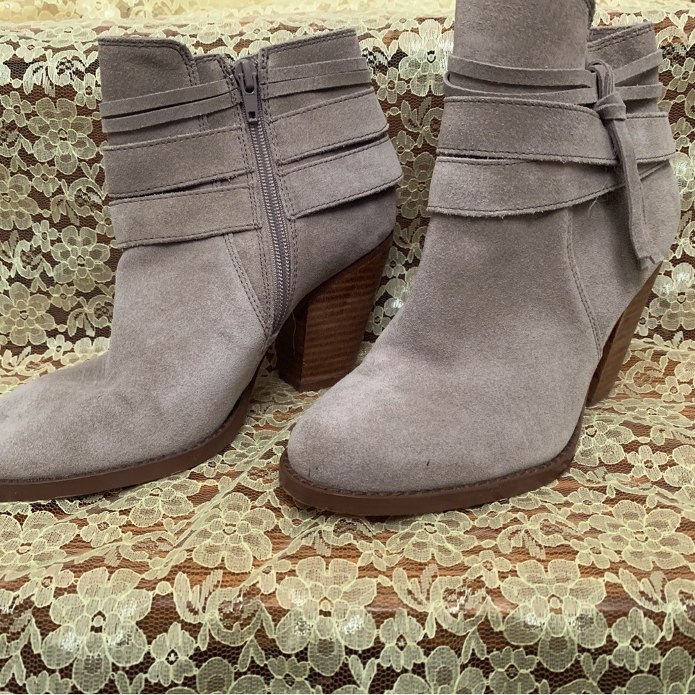 Lightly worn cute tan booties with tassel